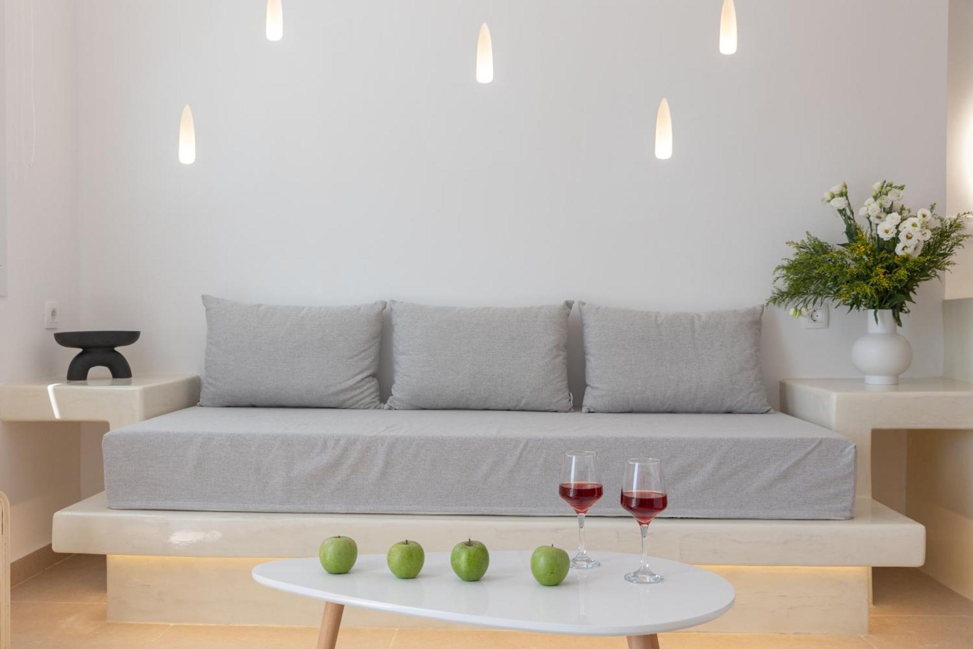 Theophrasti Suites Foinikia  Luaran gambar