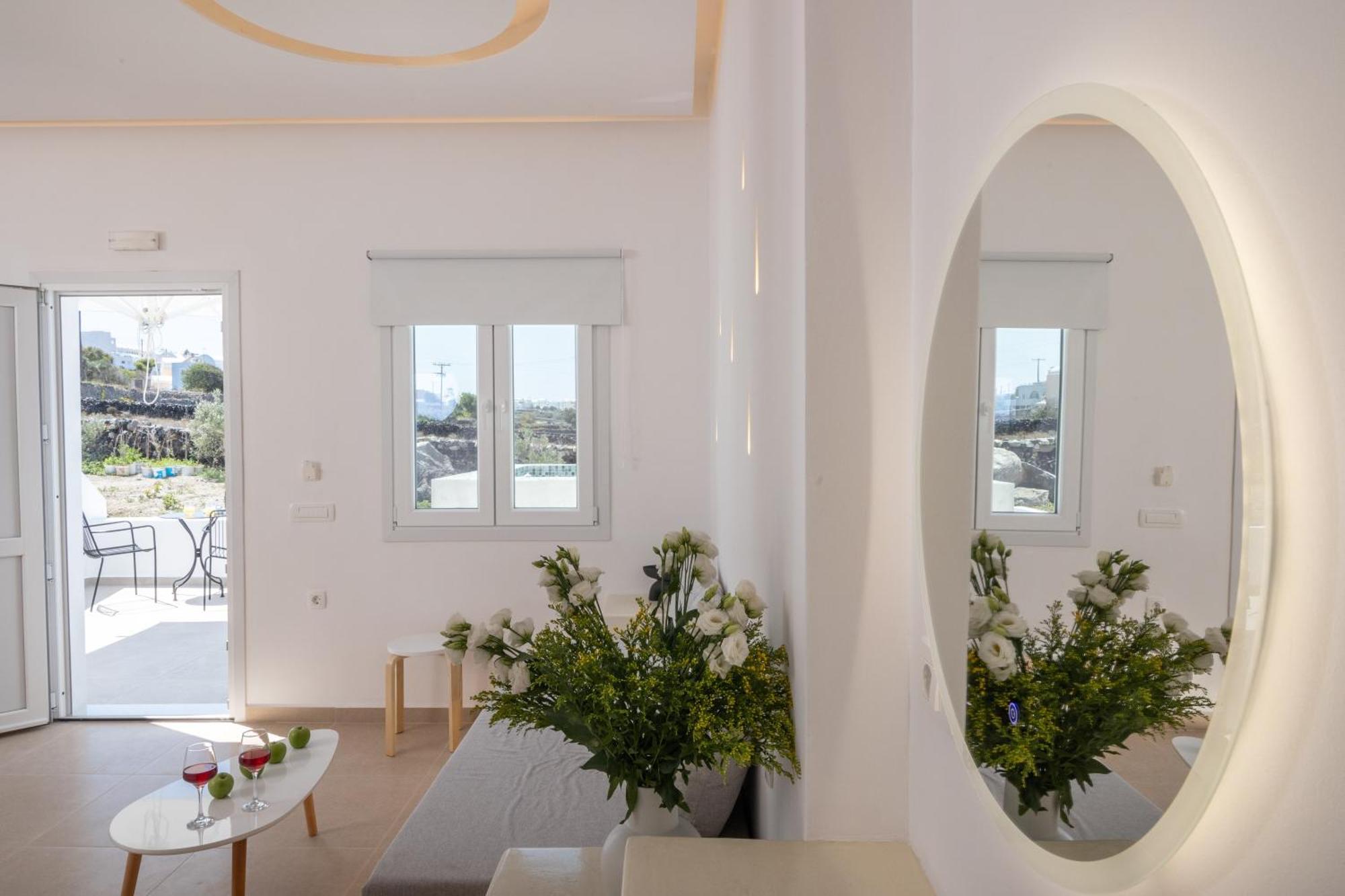 Theophrasti Suites Foinikia  Luaran gambar