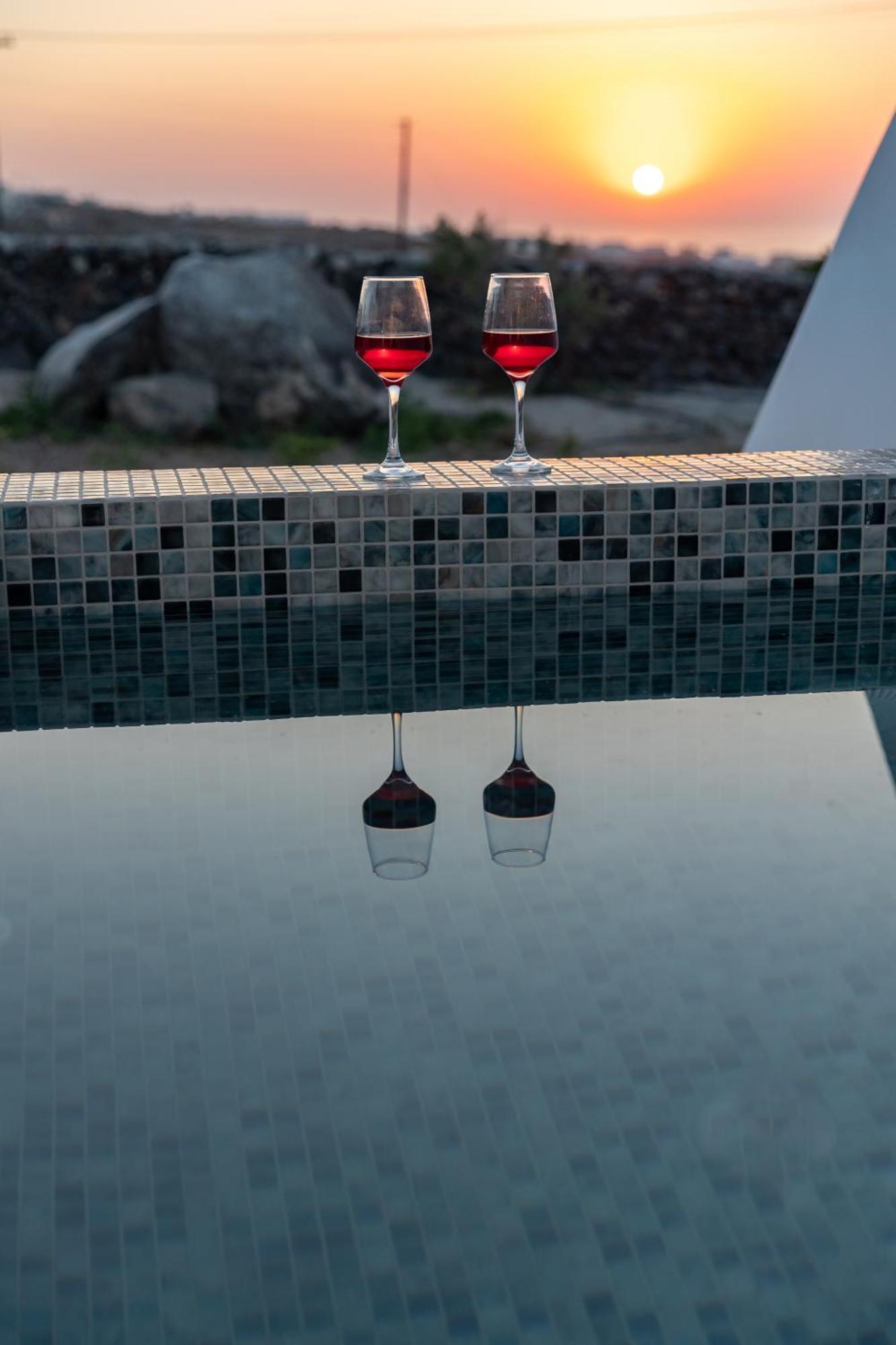 Theophrasti Suites Foinikia  Luaran gambar