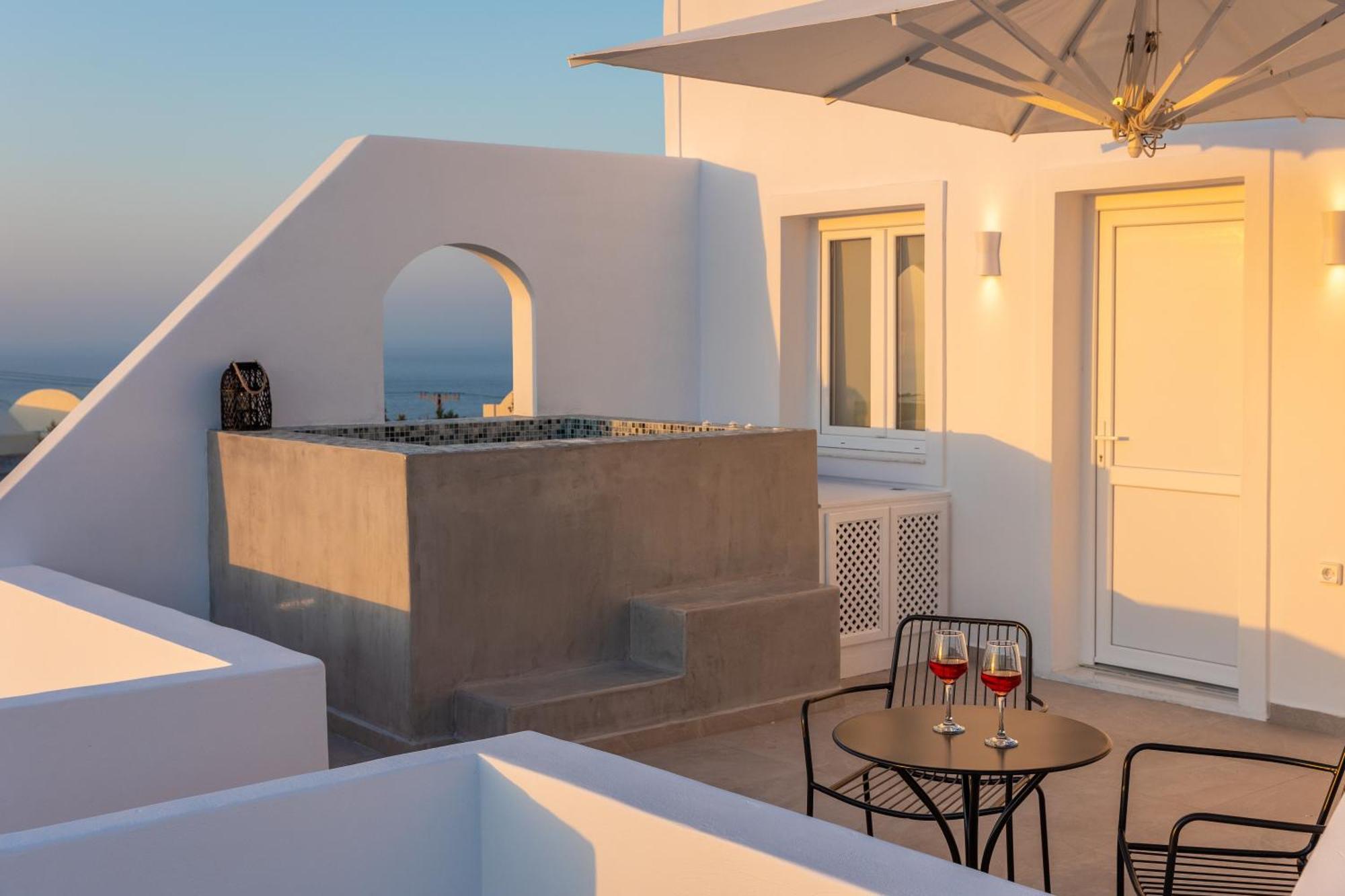Theophrasti Suites Foinikia  Luaran gambar
