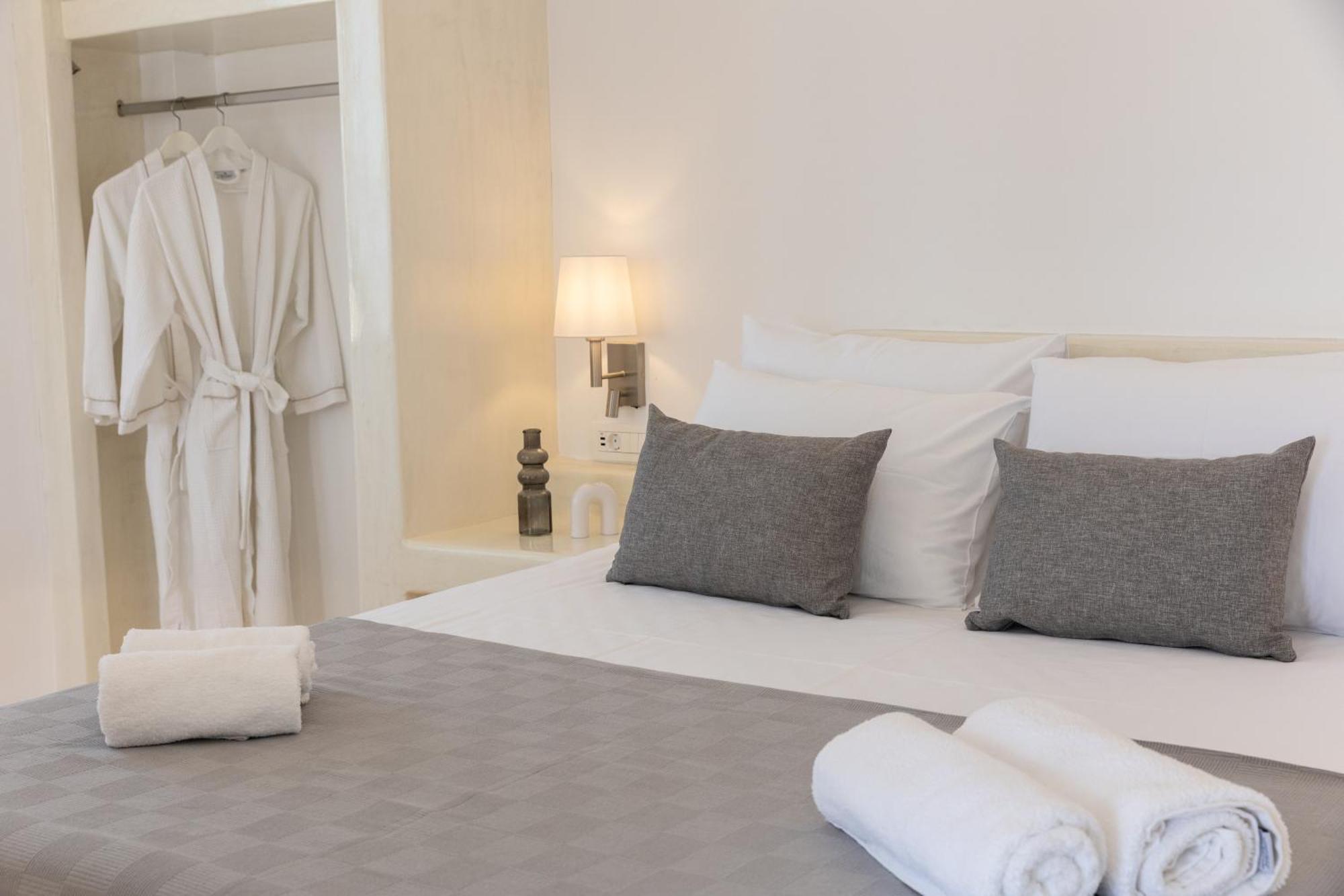 Theophrasti Suites Foinikia  Luaran gambar