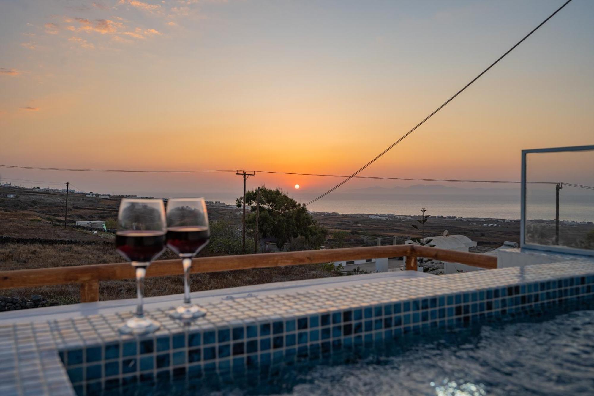 Theophrasti Suites Foinikia  Luaran gambar