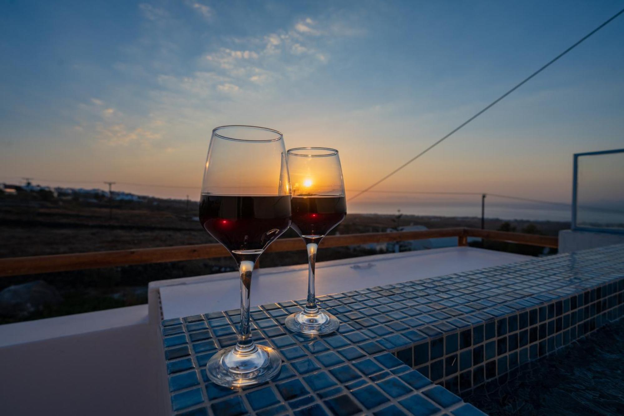 Theophrasti Suites Foinikia  Luaran gambar