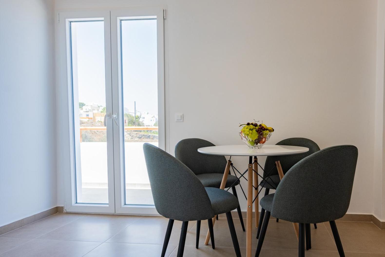 Theophrasti Suites Foinikia  Luaran gambar