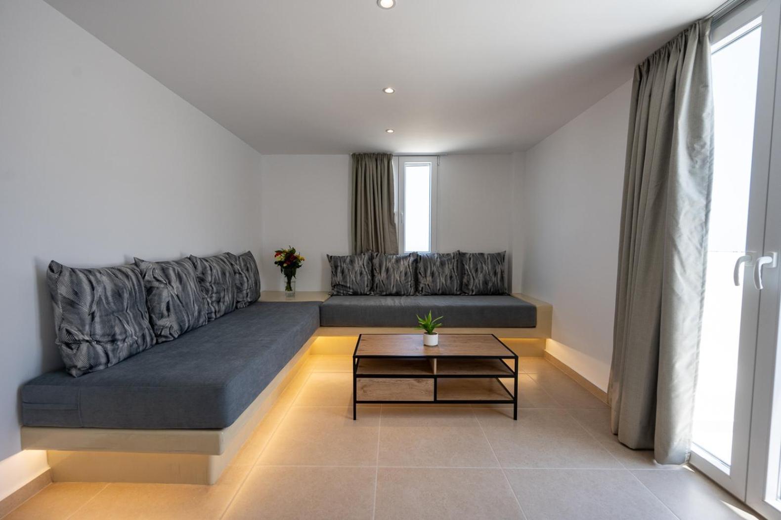 Theophrasti Suites Foinikia  Luaran gambar